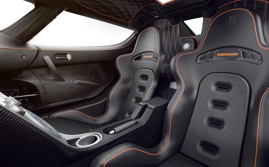 Интерьер Koenigsegg Agera RS 2015 года  (фото 7 из 7)